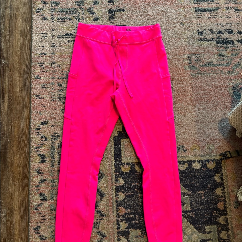 ALO Yoga  hot Pink leggings - size medium
